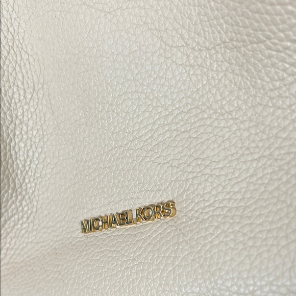 Michael Kors Cream Shoulder tote 👜 Bag - Picture 2 of 16